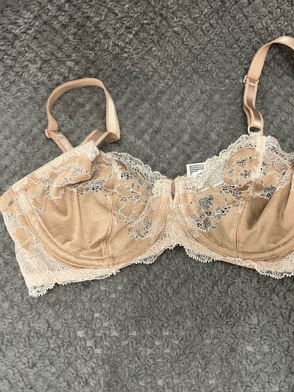 Wacoal ✨34C✨ Lace Trim Underwire Bra in Nude Pink